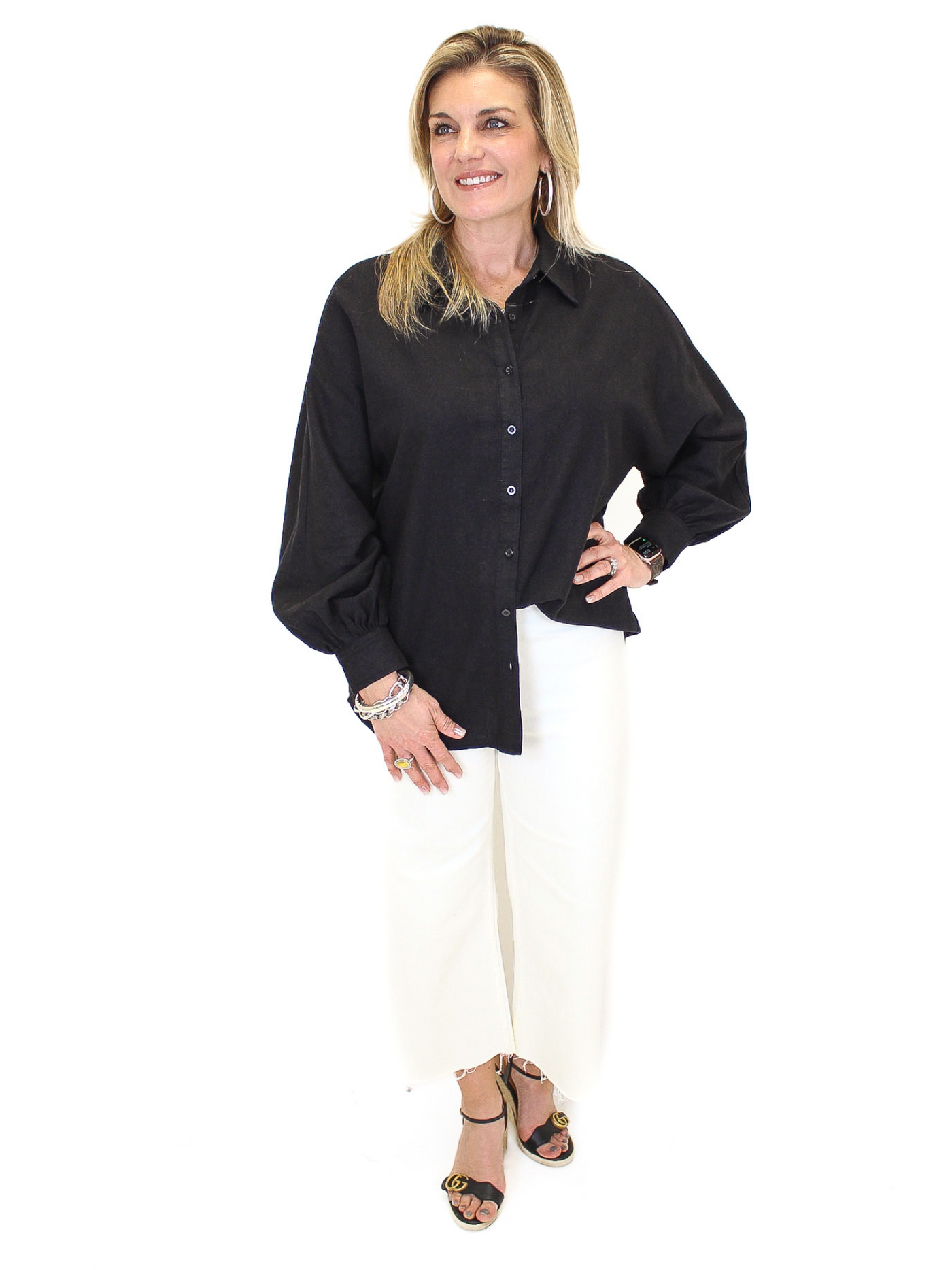 Risen Balloon Sleeve Linen Shirt - Black front view with white crop pants.