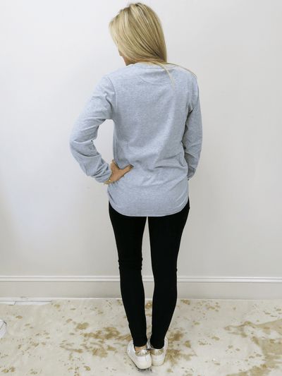 Plain grey back with grey jeans.