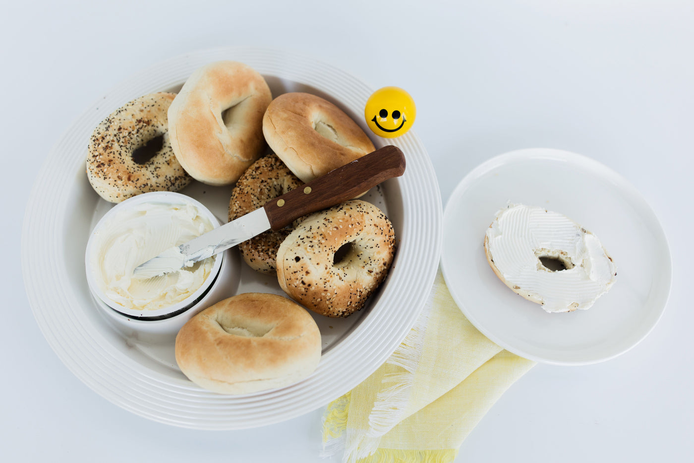 Chip and dip plate with smiley face mini